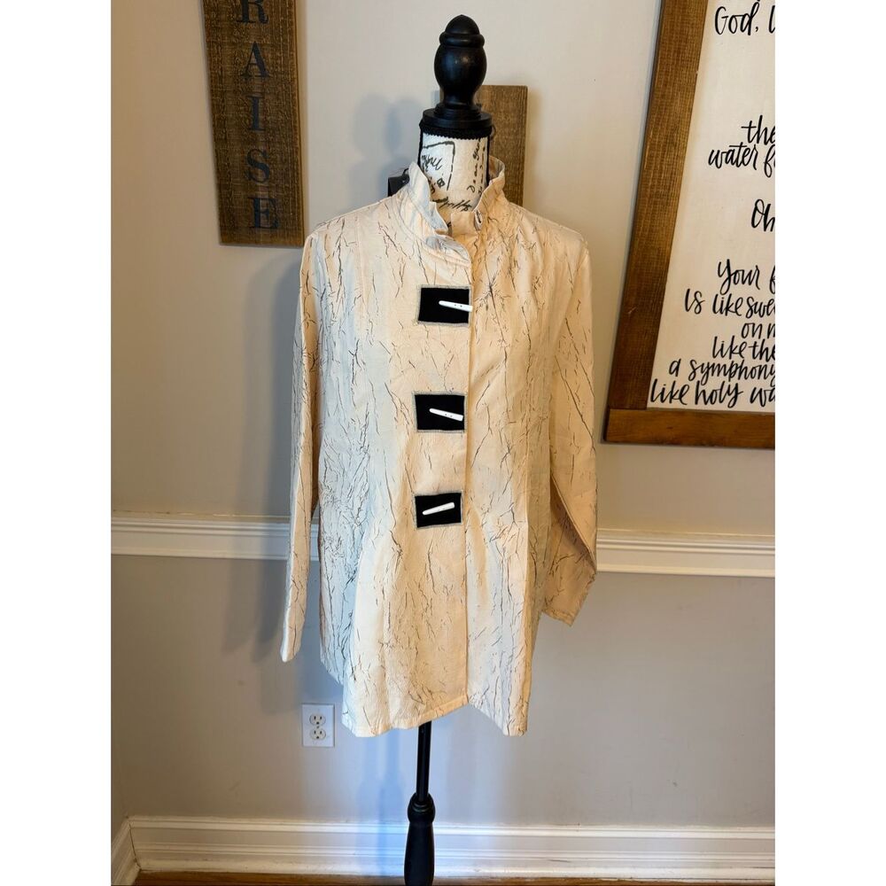 NWT Creation Women's Toggle Button Long Sleeve Shirt Jacket Cream Size Medium